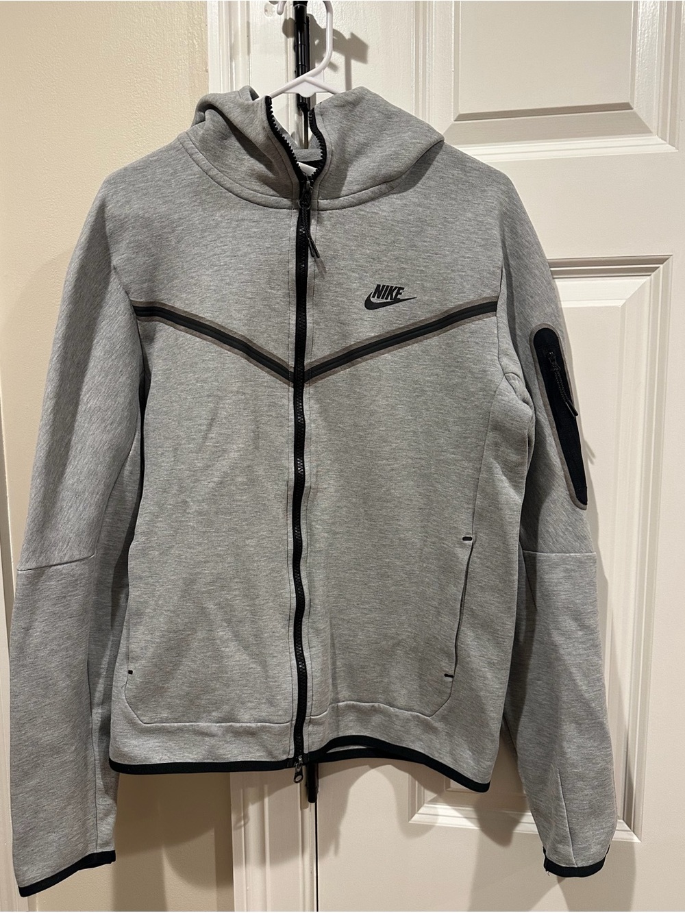Nike Men’s Light Gray Full-Zip Performance Hoodie Jacket